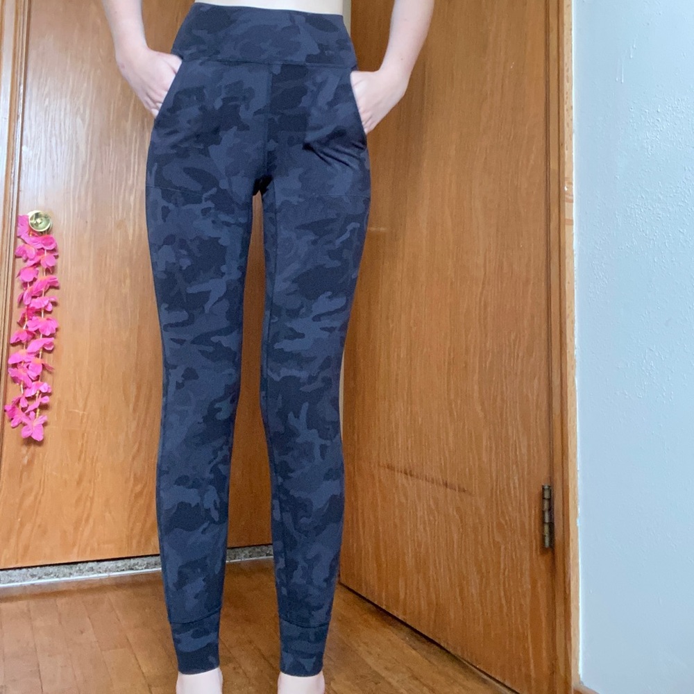 Black camo align joggers